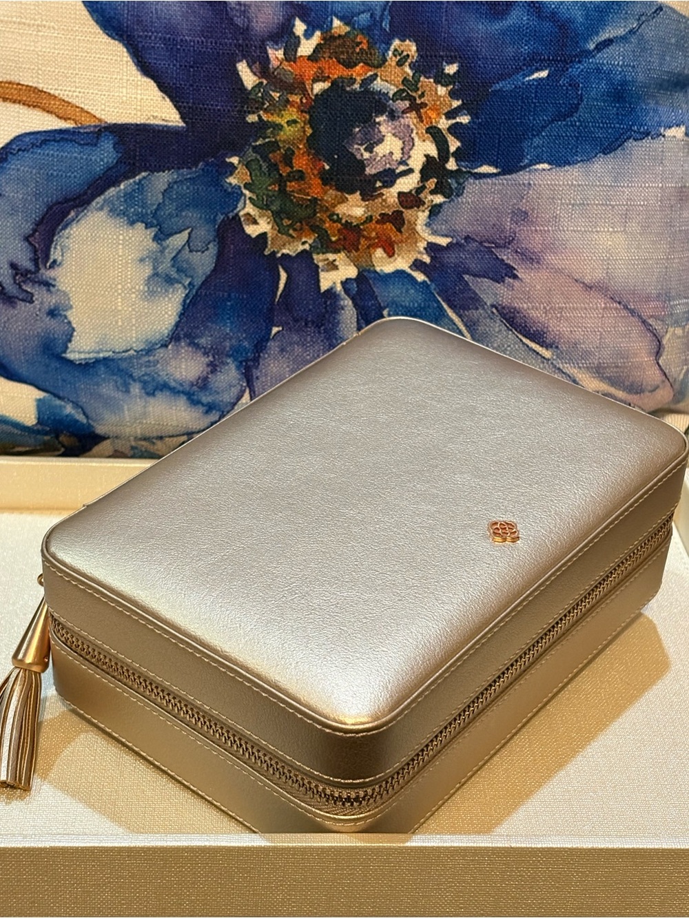 Kendra Scott 2pc Medium Gold Metallic Jewelry Case/Box